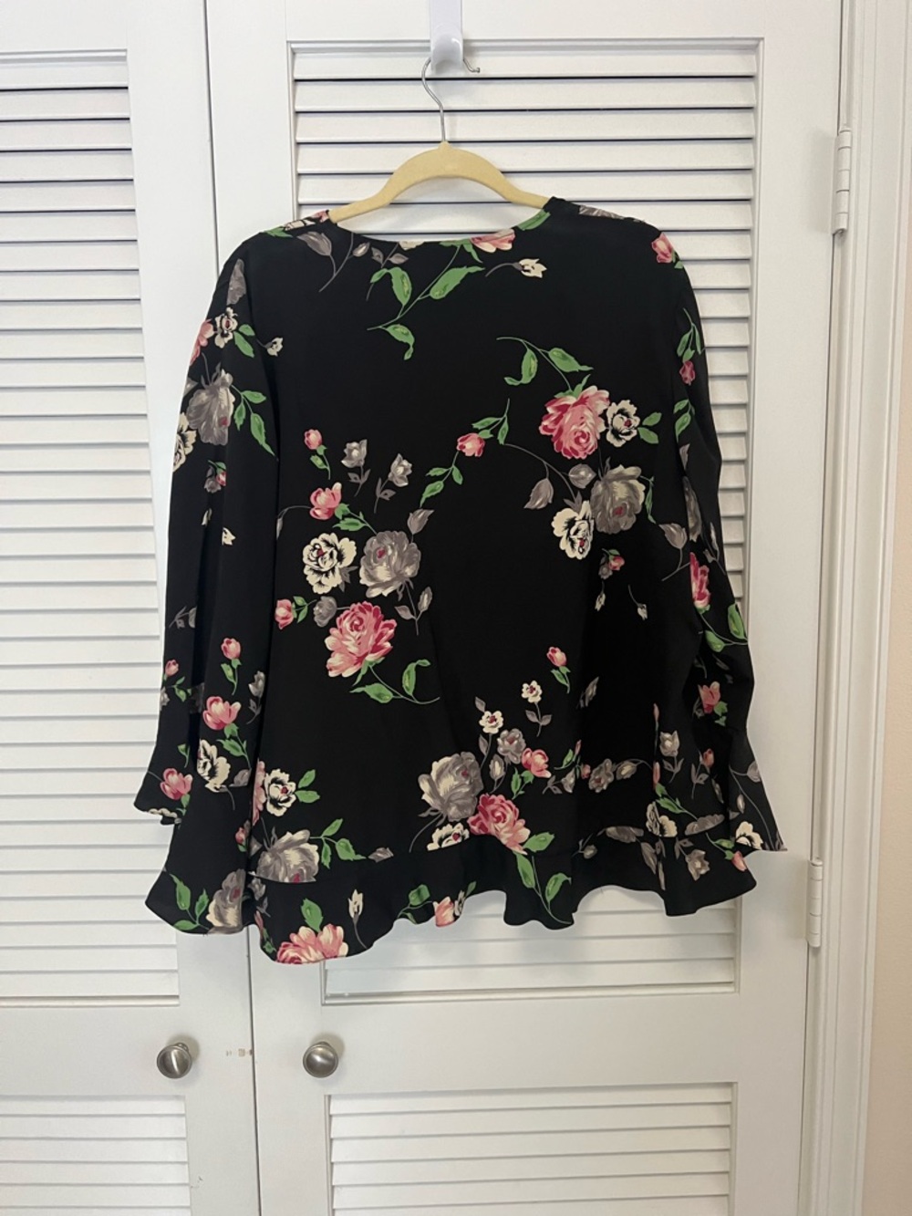 Lauren Ralph Lauren Black Floral Ruffle V-Neck Blouse - Picture 5 of 5